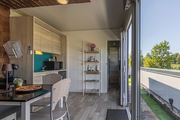 Mobile Home Familial, plusieurs chambres, côté montagne (Rooftop Home With Whirlpool & Sauna) | Restauration