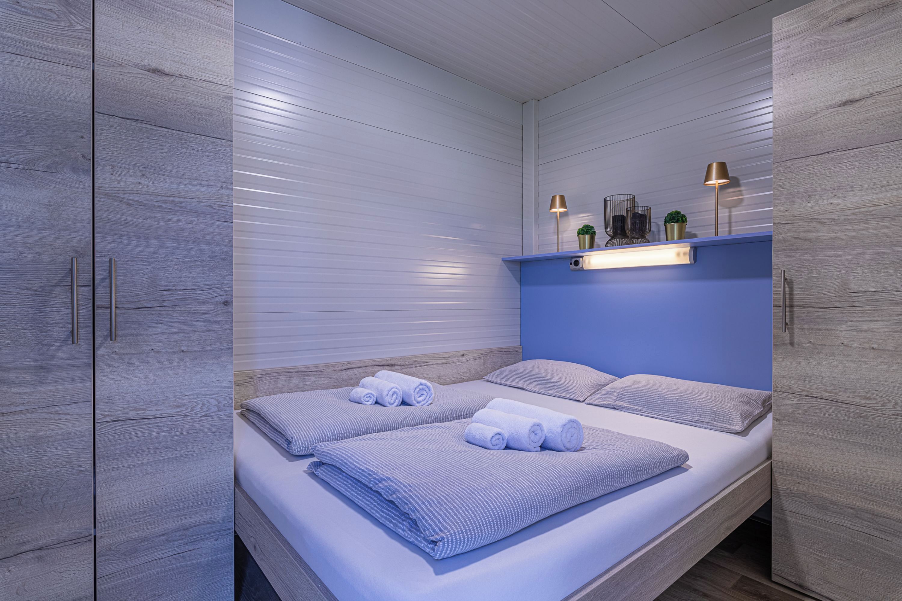 2 عدّة غرف نوم ومساحة عمل للكمبيوتر المحمول ومكواة/لوح كي