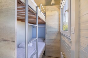 บ้านเคลื่อนที่สำหรับครอบครัว, หลายห้องนอน, ตู้เย็นและไมโครเวฟ (Rooftop Home With Whirlpool & Sauna) | 2 ห้องนอน, พื้นที่ทำงานแบบใช้แล็ปท็อป, เตารีด/โต๊ะรีดผ้า, Wi-Fi ฟรี