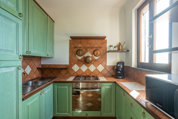 Fridge, microwave, oven, stovetop - Villa with pool and gym just steps from the beach! (Anacapri)