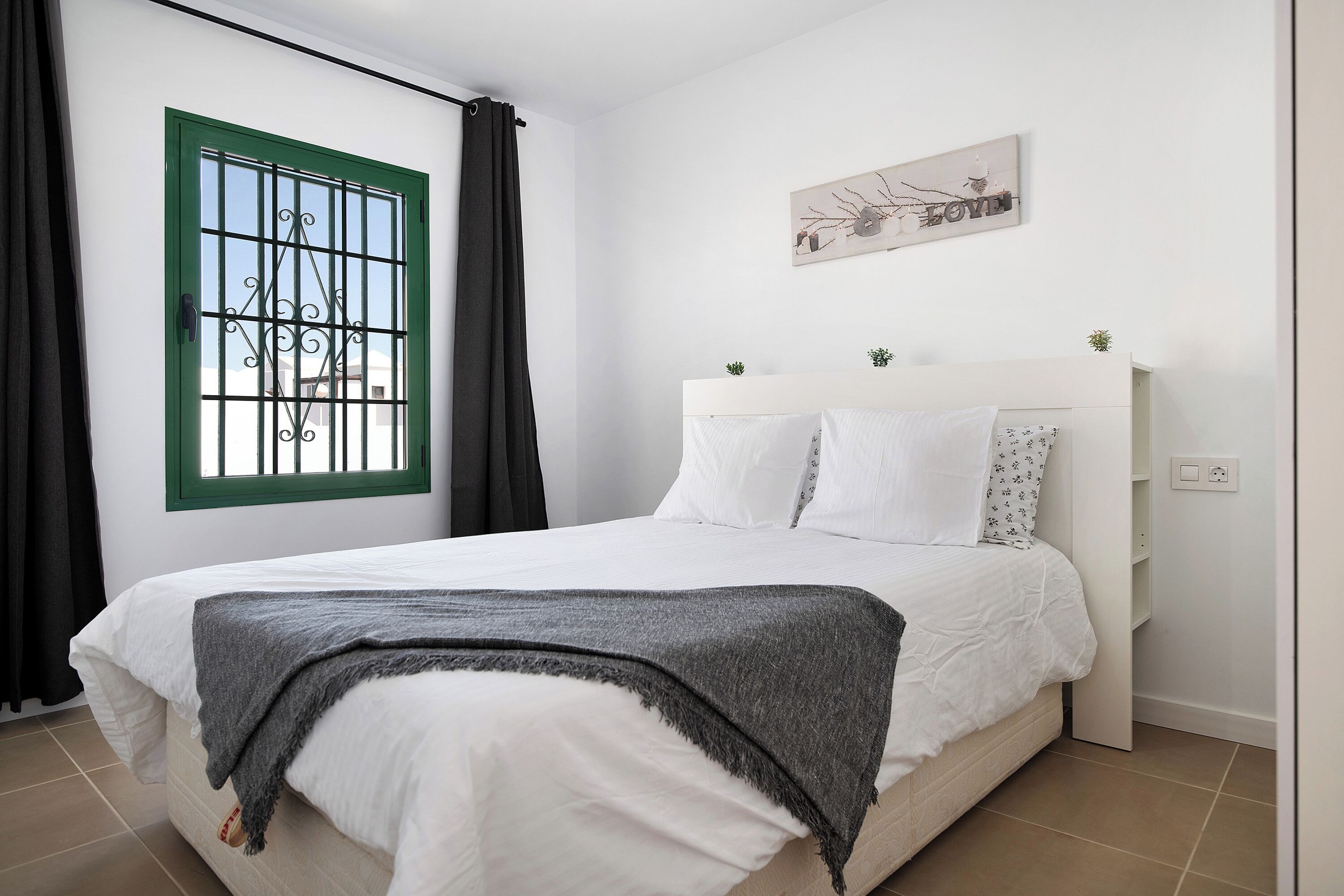 2 slaapkamers, een strijkplank/strijkijzer, gratis wifi, beddengoed