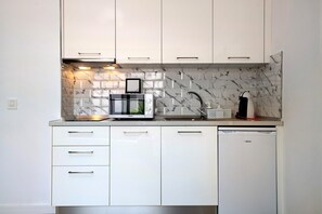 Fridge, microwave, stovetop, coffee/tea maker - Vacation Home 'NoaIan' with Pool, Private Terrace & Wi-Fi (Puerto del Carmen)