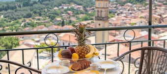 Pavlos & Sofia Studio Apartment with Mountain View, Garden and Terrace