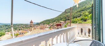 Pavlos & Sofia Apartment with Mountain View, Terrace and Balcony