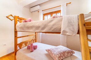 2 bedrooms, free WiFi, bed sheets - Pavlos & Sofia Apartment with Mountain View, Terrace and Balcony (Corfu)