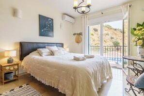 5 slaapkamers, een strijkplank/strijkijzer, gratis wifi, beddengoed