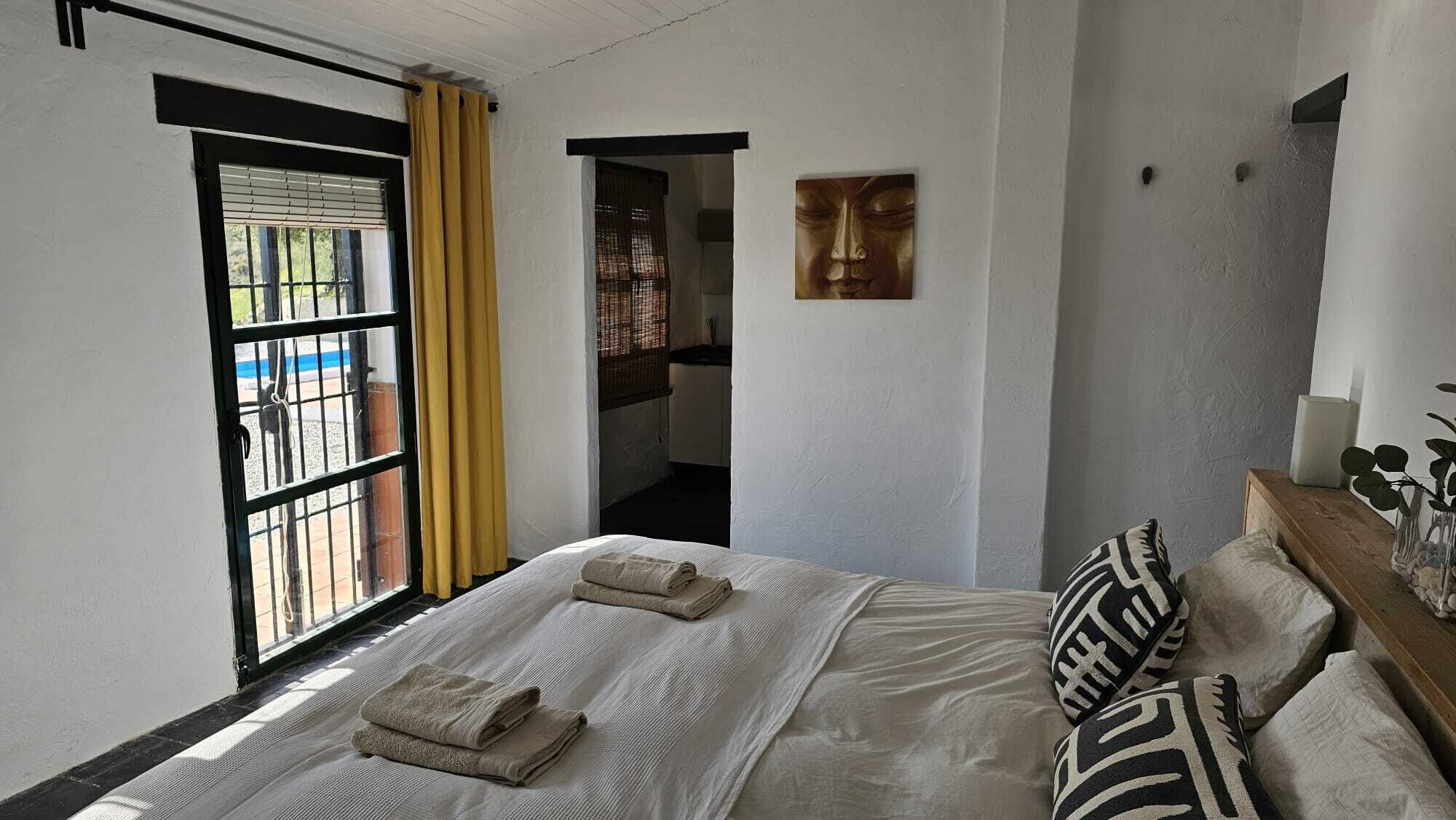 3 dormitorios, tabla de planchar con plancha, wifi gratis y ropa de cama