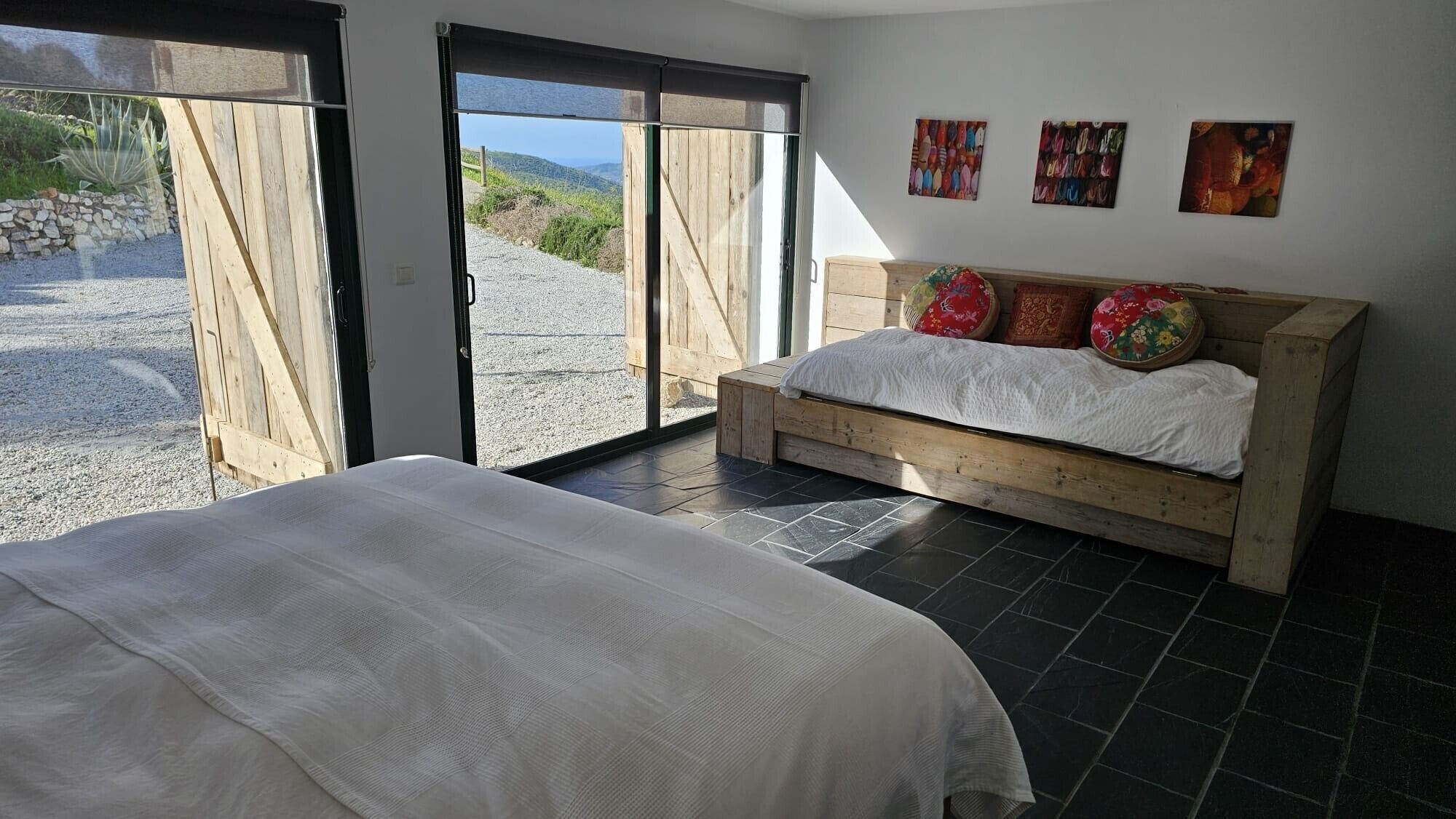 3 slaapkamers, een strijkplank/strijkijzer, gratis wifi, beddengoed