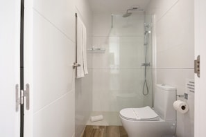 Shower, towels