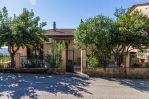 Exterior - Holiday Home 'Amazing Tuscany Window' with Sea View, Wi-Fi and Air Conditioning (Montemassi)