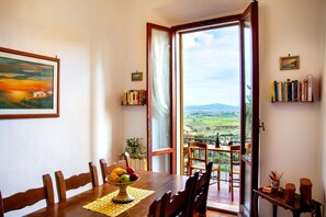 Interior - Holiday Home 'Amazing Tuscany Window' with Sea View, Wi-Fi and Air Conditioning (Montemassi)