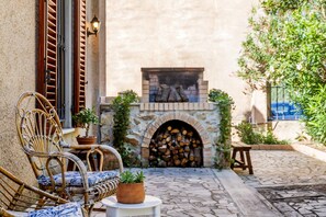 Terrace/patio - Holiday Home 'Amazing Tuscany Window' with Sea View, Wi-Fi and Air Conditioning (Montemassi)