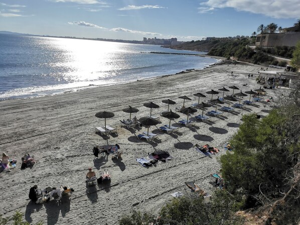 Beach nearby - Holiday Home with Shared Pool, Terrace & Wi-Fi (Orihuela)