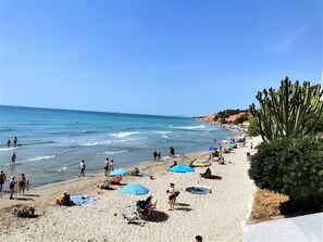 Una spiaggia nelle vicinanze