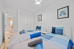 2 bedrooms, free WiFi, bed sheets - Holiday Home with Shared Pool, Terrace & Wi-Fi (Orihuela)