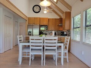 Fridge, microwave, oven, dishwasher - Nicely furnished Oyster Catcher 404 (Pawleys Island)