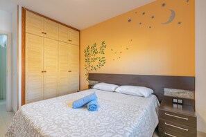 2 chambres, fer et planche à repasser, Wi-Fi gratuit, draps fournis