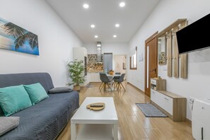 TV - Holiday Home Vista Valle with Sea View, Terrace & Wi-Fi (La Orotava)