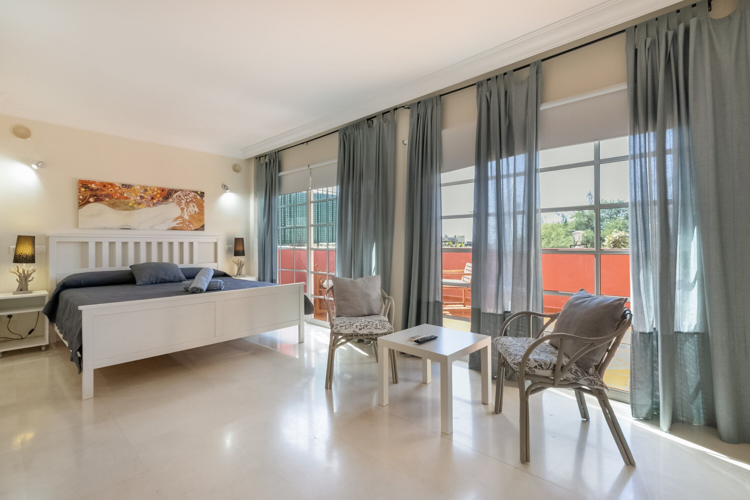 5 chambres, fer et planche à repasser, accès au Wi-Fi (inclus)