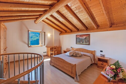 Holiday Home Il ciliegio sul lago with Lake View, Terrace, and Garden