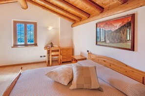 1 bedroom, bed sheets - Holiday Home Il ciliegio sul lago with Lake View, Terrace, and Garden (Verceia)