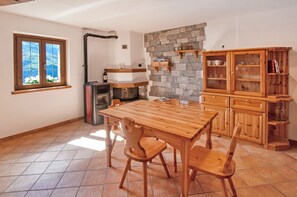 Dining - Holiday Home Il ciliegio sul lago with Lake View, Terrace, and Garden (Verceia)