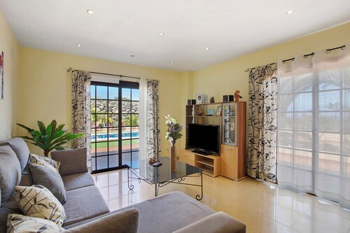 Vacation Home 'Villa Tazana' with Sea View, Pool & Wi-Fi