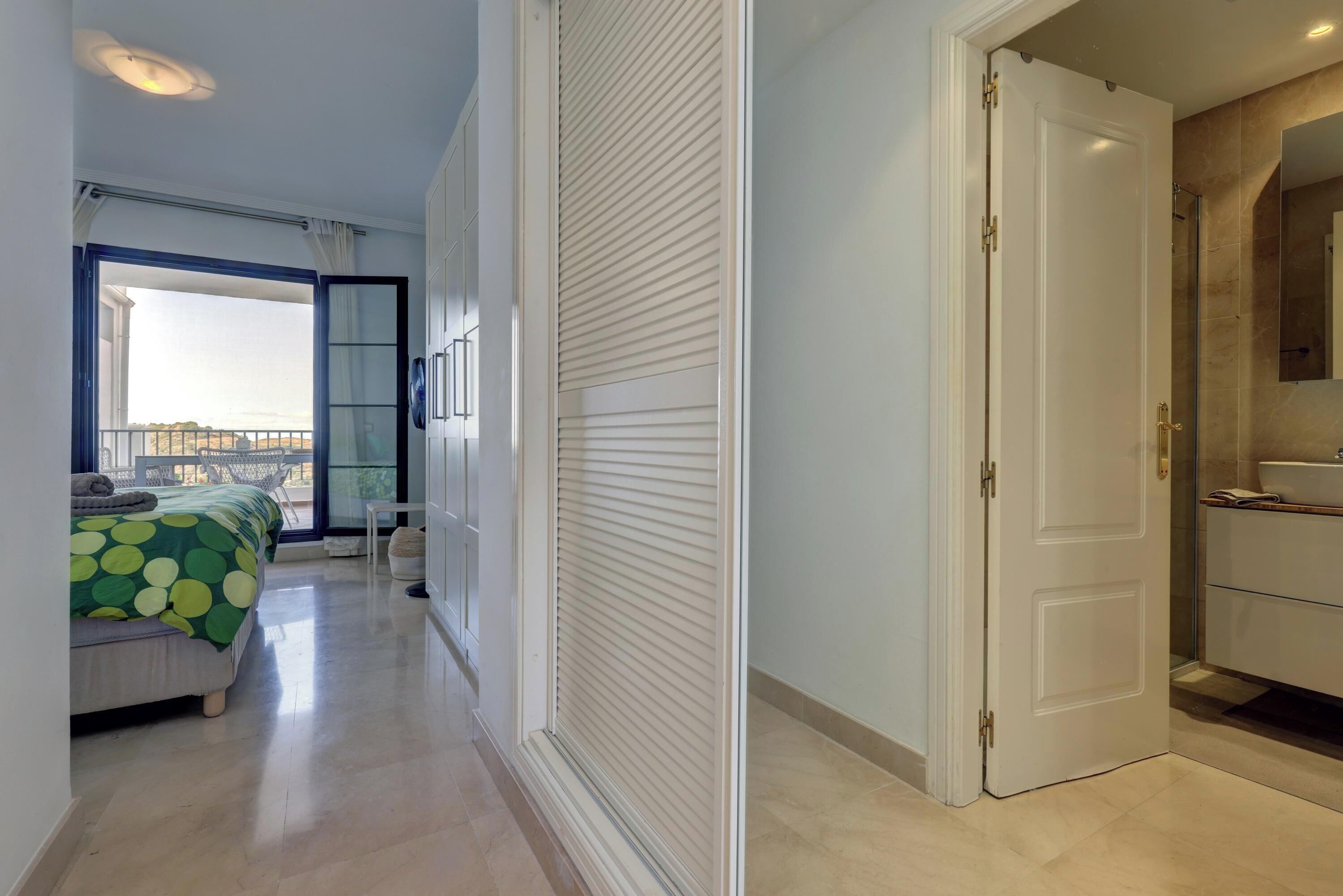 2 dormitorios, tabla de planchar con plancha, wifi gratis y ropa de cama