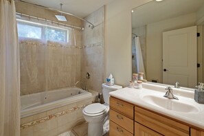 Combined shower/tub, jetted tub, hair dryer, towels