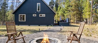 Peaceful chalet with hot tub and fire pit