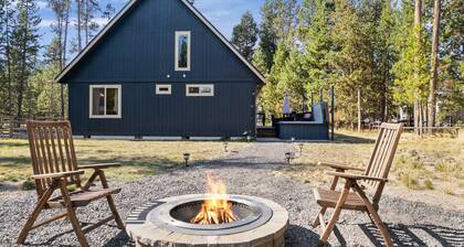 Peaceful chalet with hot tub and fire pit
