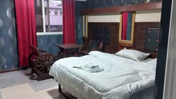 Blackout drapes, free WiFi