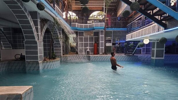 2 outdoor pools - HOTEL CALIFORNIA (Angeles City)