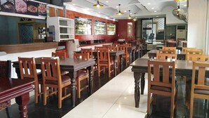 Restaurant - HOTEL CALIFORNIA (Angeles City)
