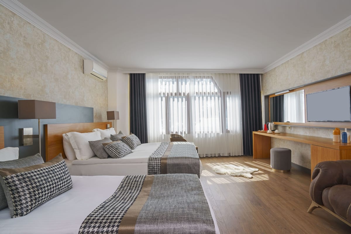 Deluxe Room | 1 bedroom, Egyptian cotton sheets, premium bedding, Select Comfort beds