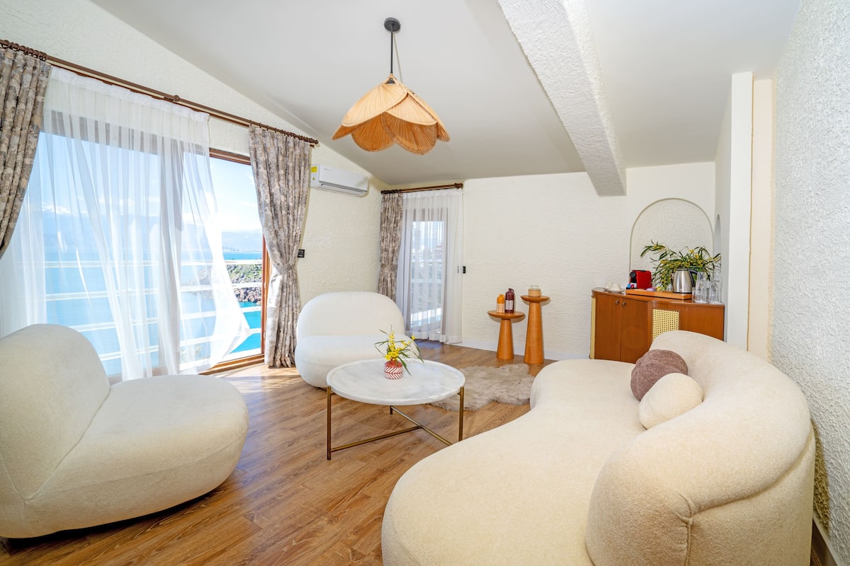 Luxury Suite, Terrace, Sea View | 1 bedroom, Egyptian cotton sheets, premium bedding, Select Comfort beds