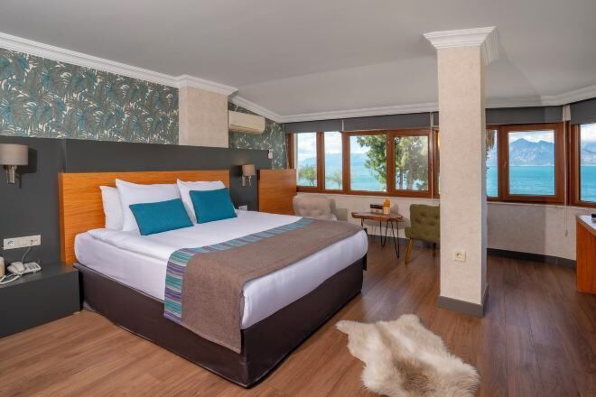 Egyptian cotton sheets, premium bedding, Select Comfort beds, minibar