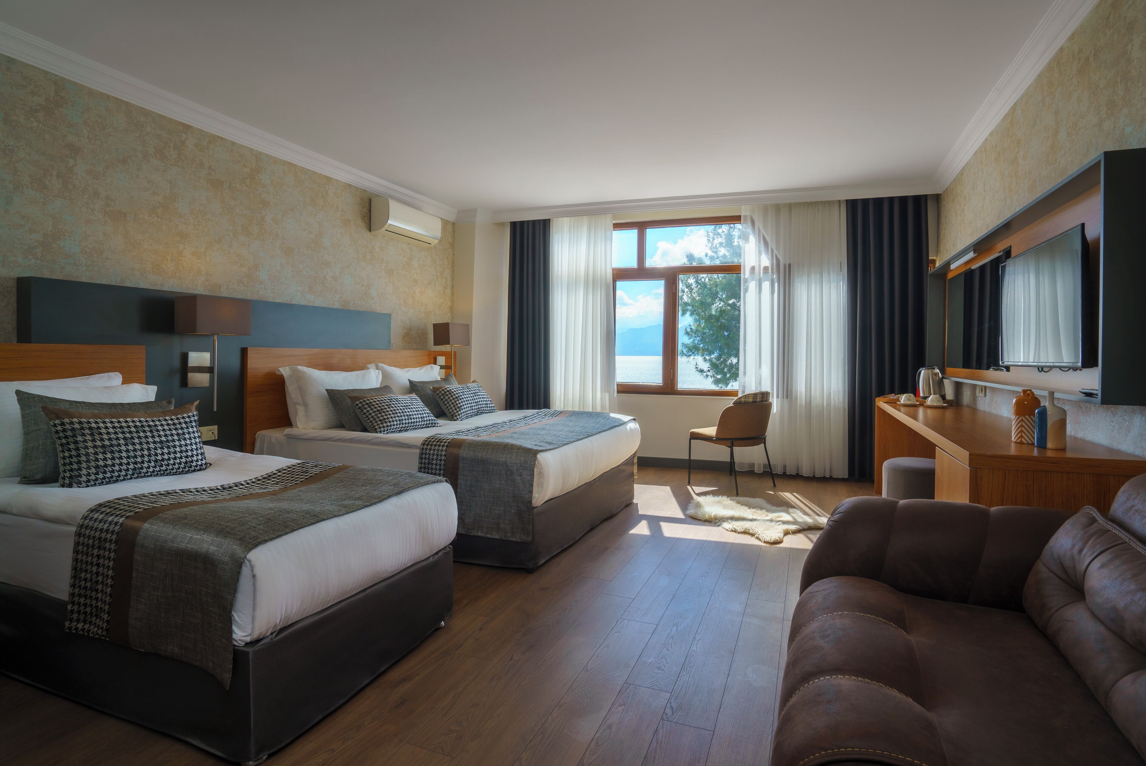 Deluxe Room | Egyptian cotton sheets, premium bedding, Select Comfort beds, minibar