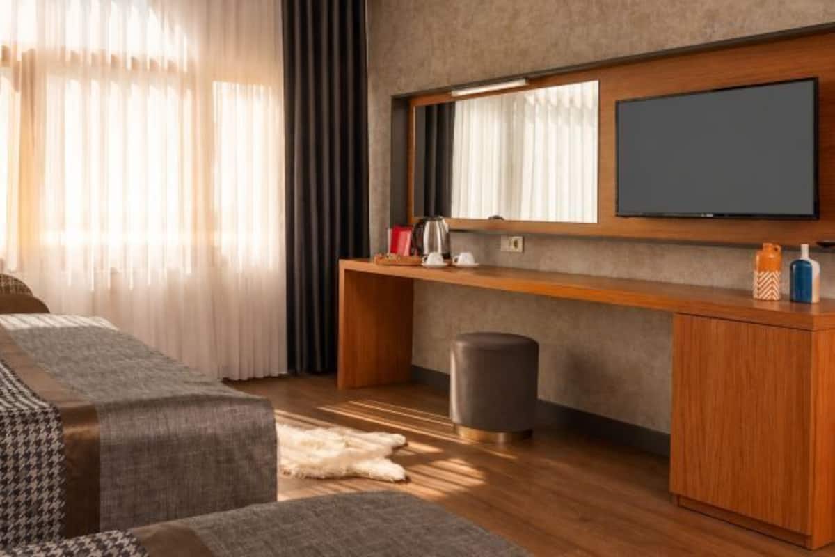 Egyptian cotton sheets, premium bedding, Select Comfort beds, minibar