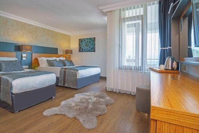 Egyptian cotton sheets, premium bedding, Select Comfort beds, minibar