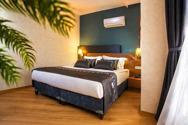 Egyptian cotton sheets, premium bedding, Select Comfort beds, minibar