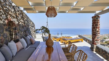 Luxury Villa with Pool | Terrace/patio