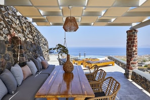Luxury Villa with Pool | Terrace/patio - El Verano Suites (Santorini)