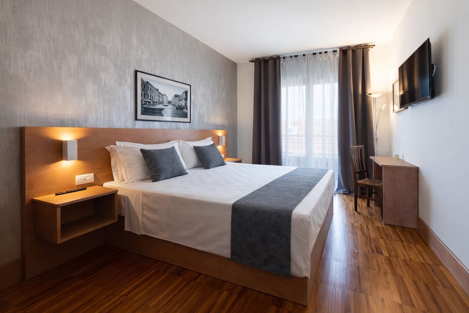 Doppia Superior Terrace | Bộ đồ giường kháng dị ứng, chăn bông, nệm có lớp đệm bông, bàn 