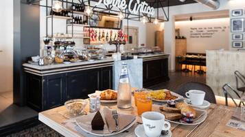Tägliches kontinentales Frühstück (10 EUR pro Person)