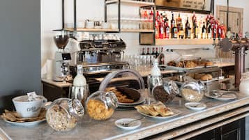 Daily continental breakfast (EUR 10 per person)