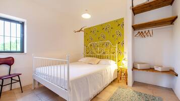 3 bedrooms, bed sheets