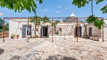 Family Villa, Multiple Bedrooms, 2 Bathrooms (Trullo Fedele Grande125) | Exterior