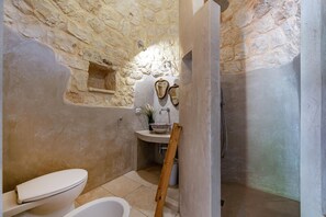 Family Villa, Multiple Bedrooms, 2 Bathrooms (Trullo Fedele Grande125) | Bathroom | Shower, hair dryer, bidet, towels