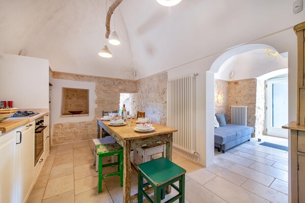 Family Villa, Multiple Bedrooms, 2 Bathrooms (Trullo Fedele Grande125) | Dining